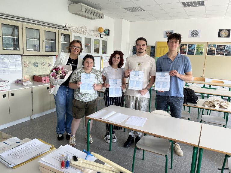 Consegna delle pagelle alla classe IV